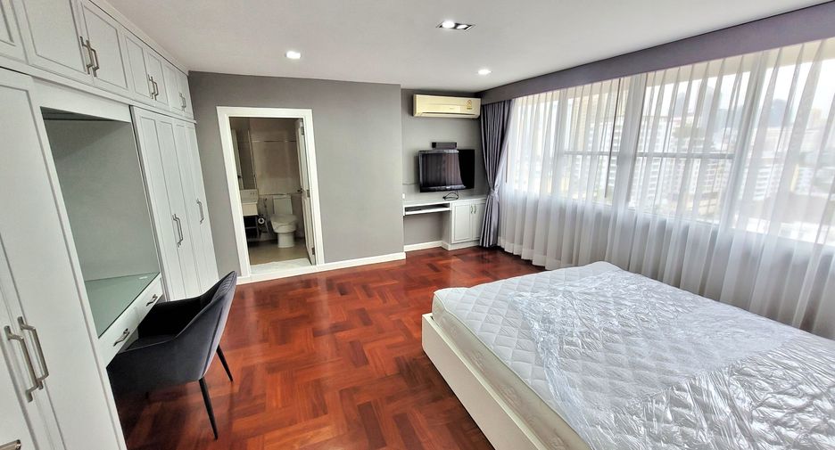 For rent 3 bedrooms condo in Watthana, Bangkok