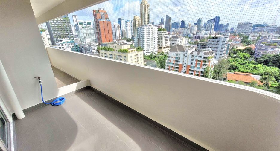 For rent 3 bedrooms condo in Watthana, Bangkok
