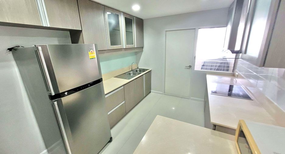 For rent 3 bedrooms condo in Watthana, Bangkok