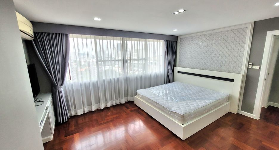 For rent 3 bedrooms condo in Watthana, Bangkok