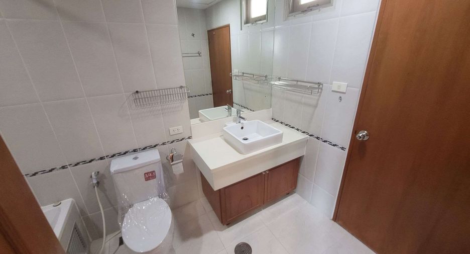 For rent 3 bedrooms condo in Watthana, Bangkok
