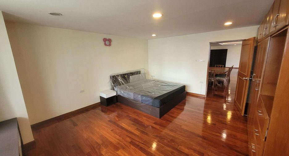 For rent 3 bedrooms condo in Watthana, Bangkok
