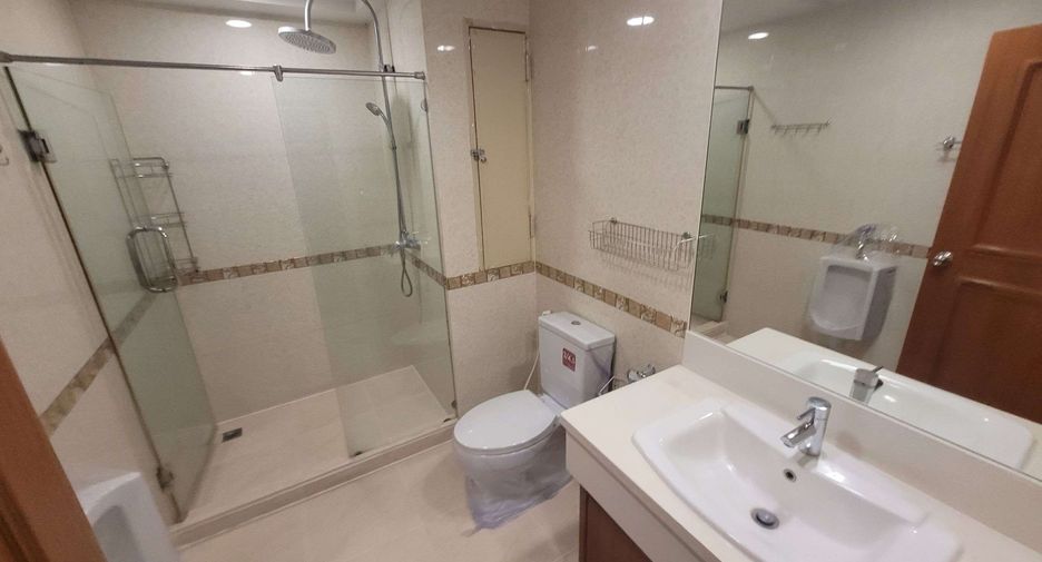 For rent 3 bedrooms condo in Watthana, Bangkok