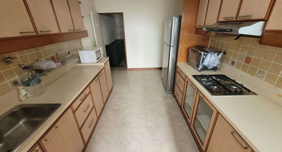 For rent 3 bedrooms condo in Watthana, Bangkok