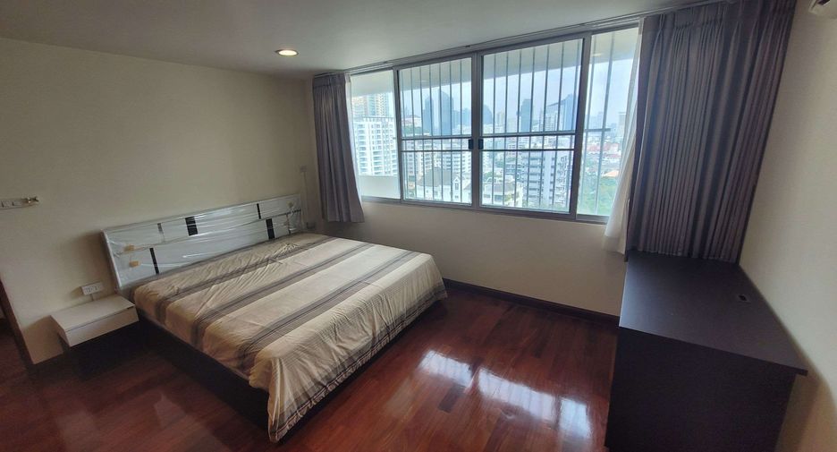 For rent 3 bedrooms condo in Watthana, Bangkok