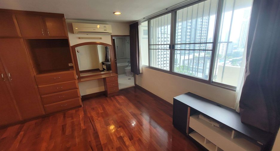 For rent 3 bedrooms condo in Watthana, Bangkok