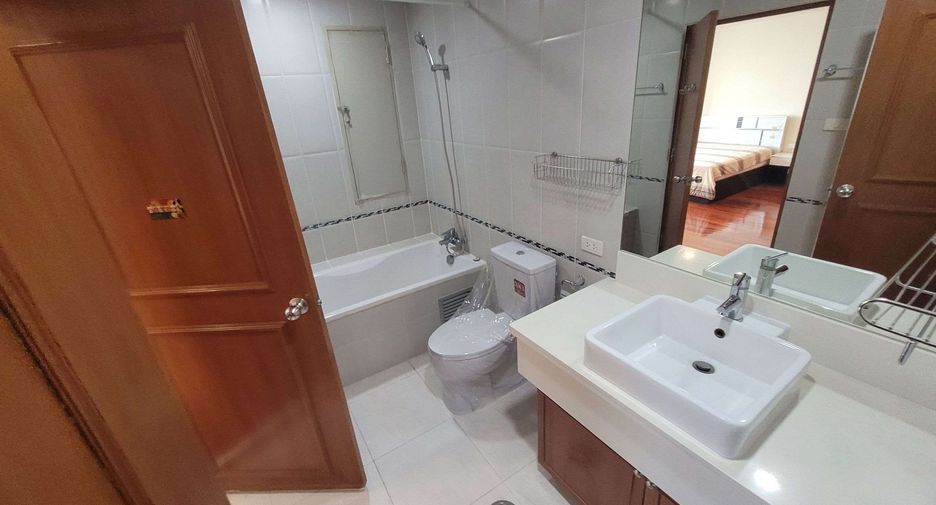 For rent 3 bedrooms condo in Watthana, Bangkok