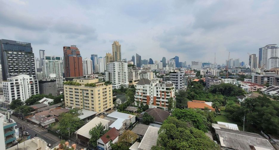 For rent 3 bedrooms condo in Watthana, Bangkok