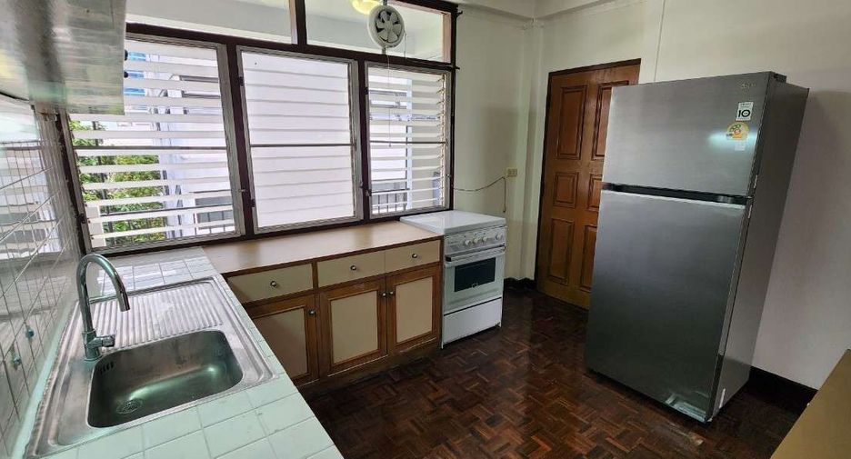 À louer 3 chambres condo à Khlong Toei, Bangkok