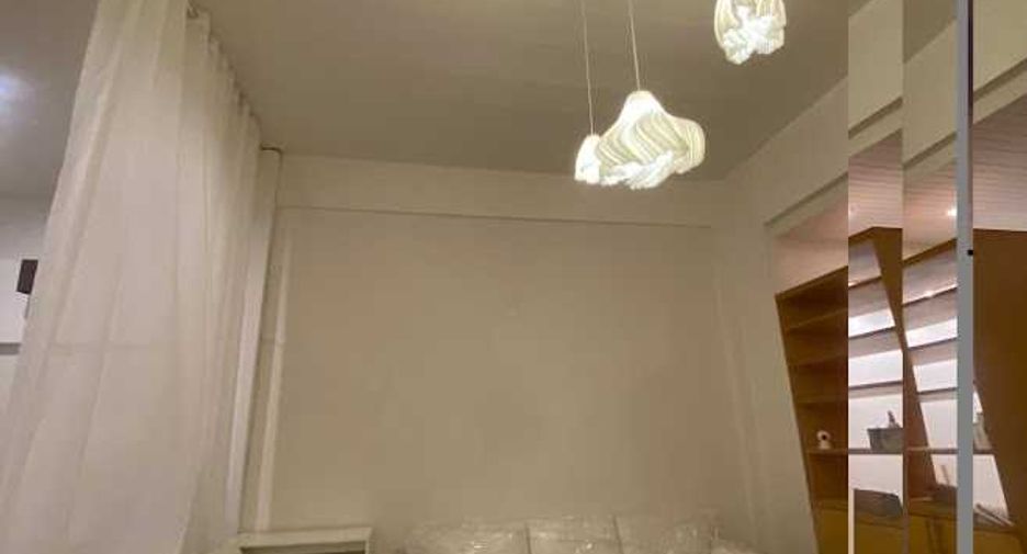 For rent and for sale 5 bedrooms townhouse in Watthana, Bangkok