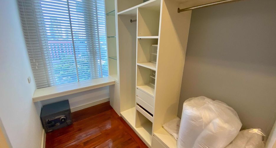 For rent 3 bedrooms condo in Watthana, Bangkok
