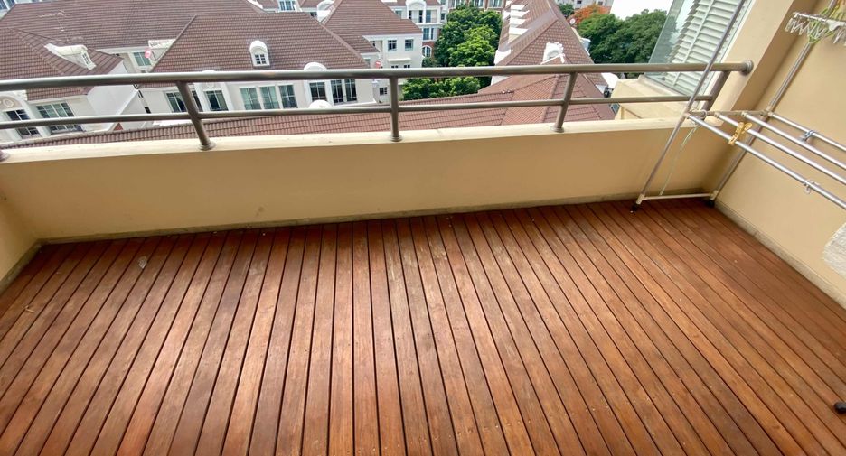 For rent 3 bedrooms condo in Watthana, Bangkok