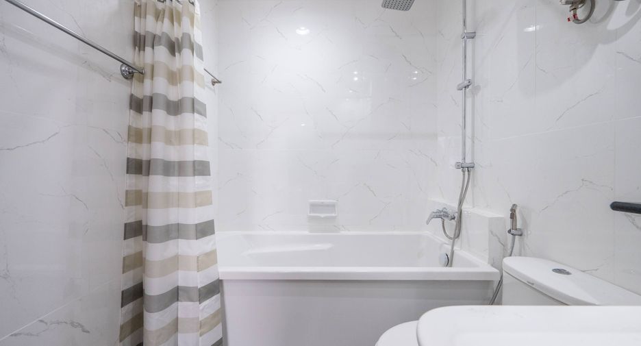 Condo en alquiler y en venta de 2 habitaciones en Khlong Toei, Bangkok