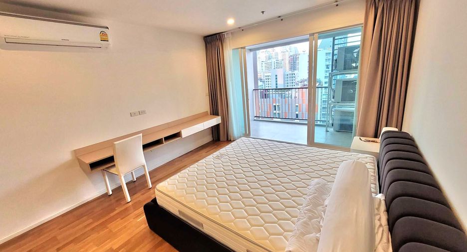 For rent 3 bedrooms condo in Watthana, Bangkok
