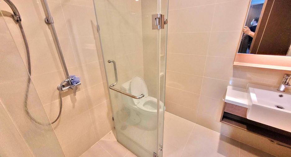For rent 3 bedrooms condo in Watthana, Bangkok