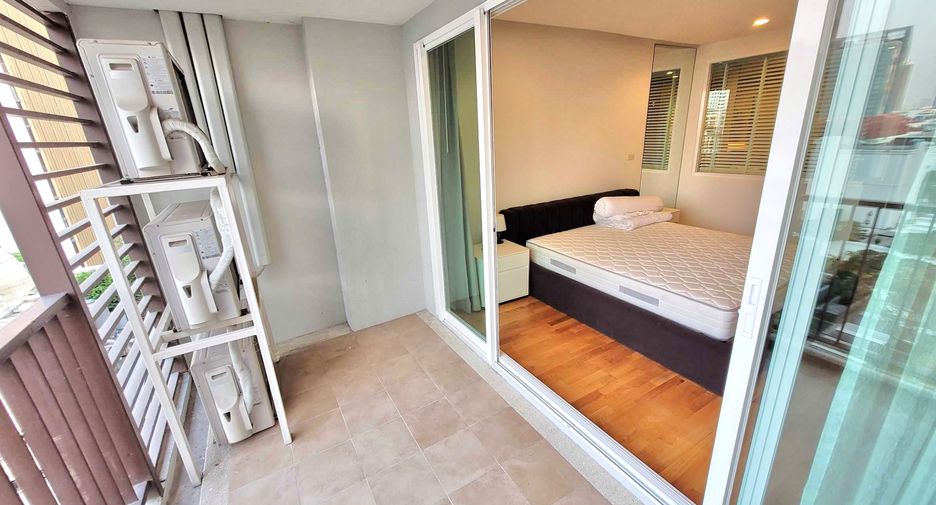 For rent 3 bedrooms condo in Watthana, Bangkok