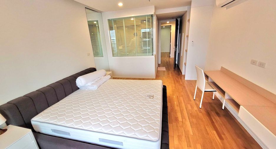For rent 3 bedrooms condo in Watthana, Bangkok
