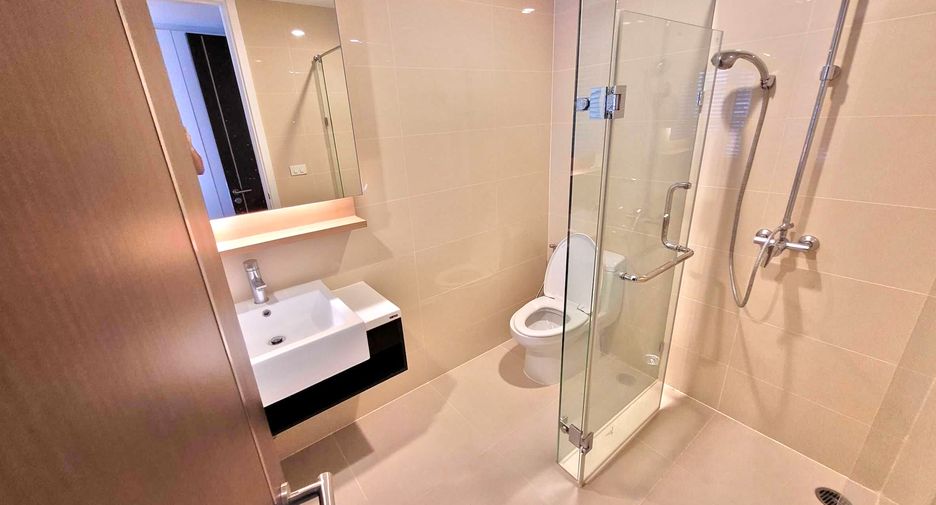 For rent 3 bedrooms condo in Watthana, Bangkok