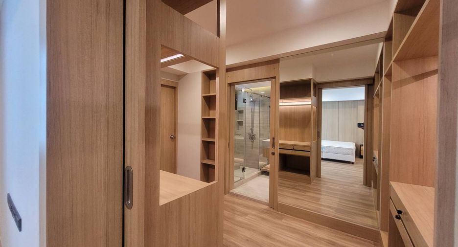 For rent 3 bedrooms condo in Watthana, Bangkok