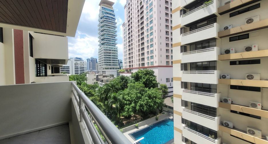 For rent 3 bedrooms condo in Watthana, Bangkok