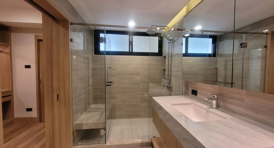For rent 3 bedrooms condo in Watthana, Bangkok
