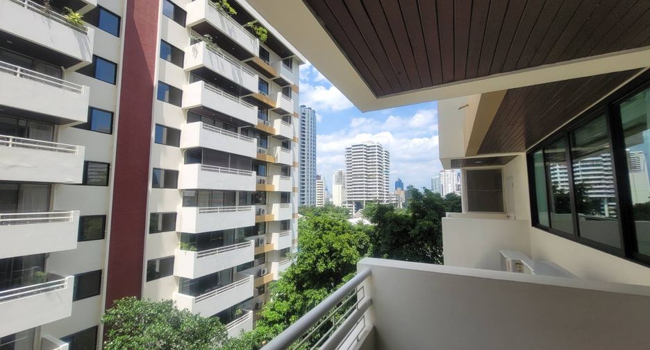 For rent 3 bedrooms condo in Watthana, Bangkok