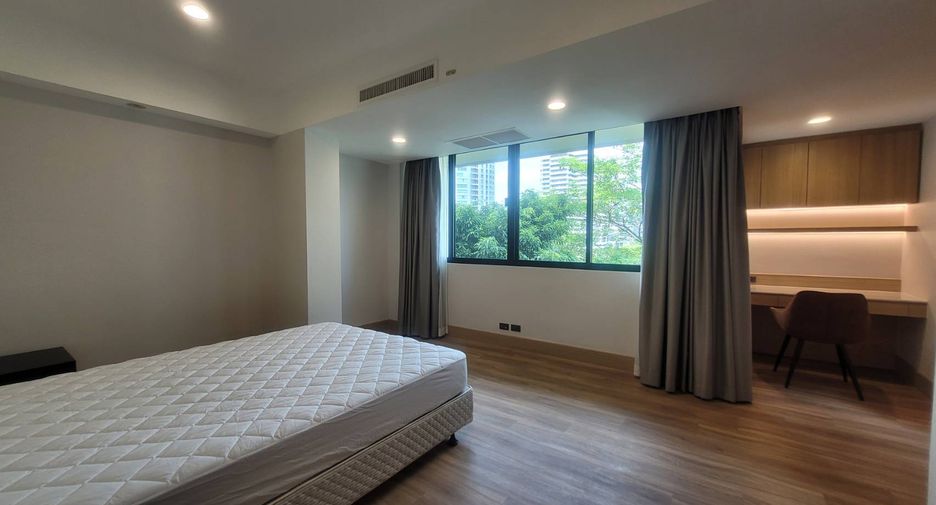 For rent 3 bedrooms condo in Watthana, Bangkok