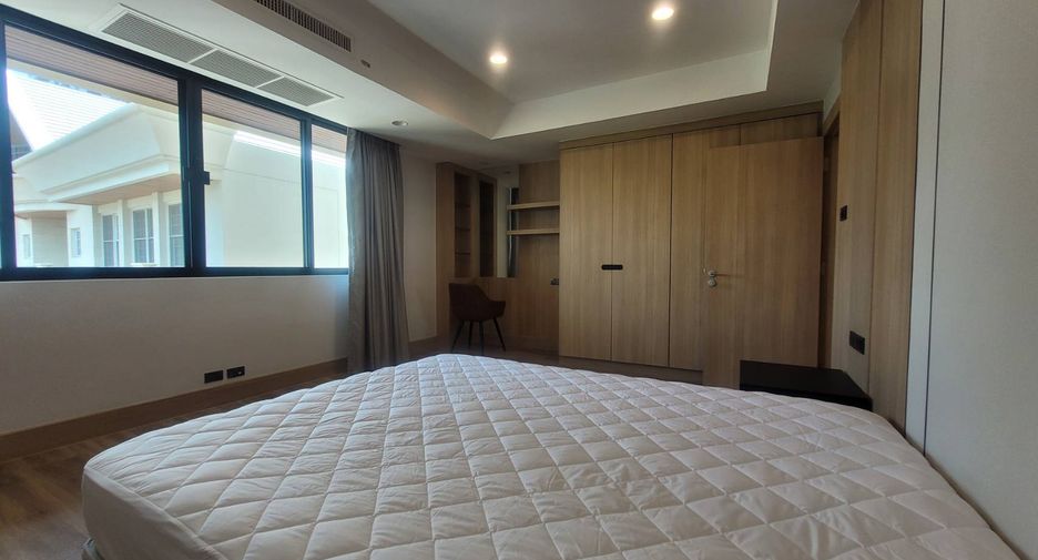 For rent 3 bedrooms condo in Watthana, Bangkok