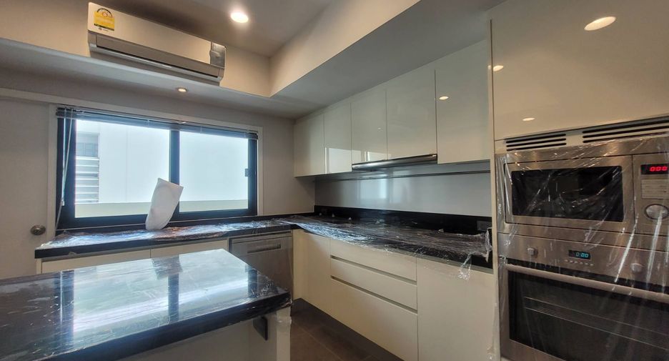 For rent 3 bedrooms condo in Watthana, Bangkok