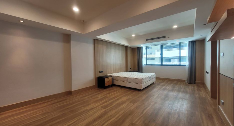 For rent 3 bedrooms condo in Watthana, Bangkok