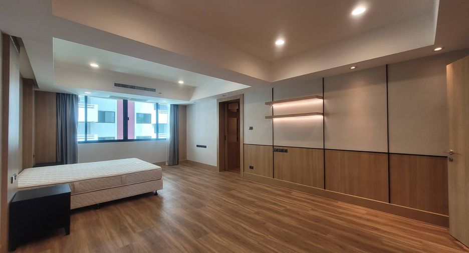 For rent 3 bedrooms condo in Watthana, Bangkok