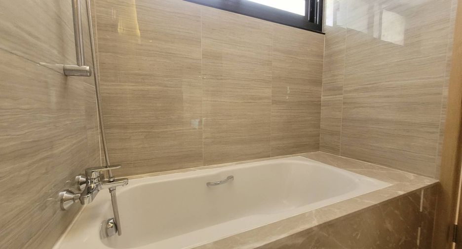 For rent 3 bedrooms condo in Watthana, Bangkok