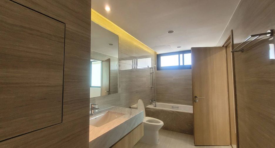 For rent 3 bedrooms condo in Watthana, Bangkok