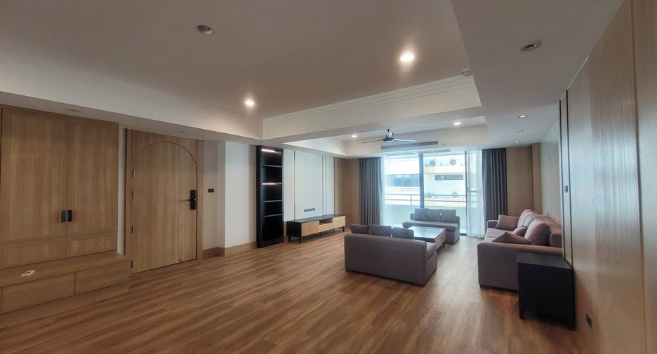 For rent 3 bedrooms condo in Watthana, Bangkok