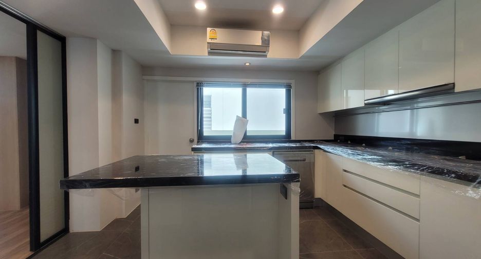 For rent 3 bedrooms condo in Watthana, Bangkok