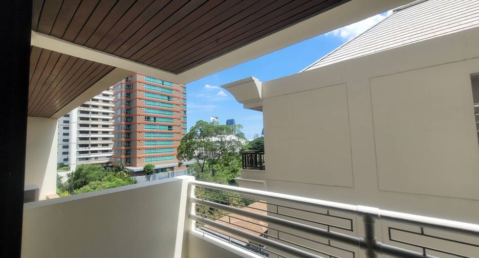 For rent 3 bedrooms condo in Watthana, Bangkok