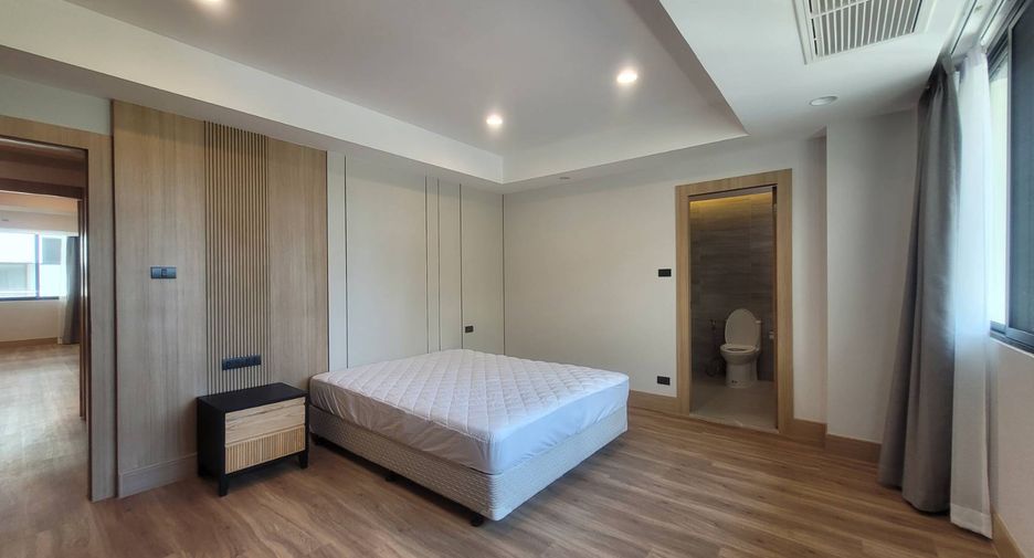 For rent 3 bedrooms condo in Watthana, Bangkok