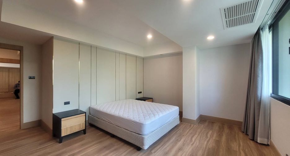 For rent 3 bedrooms condo in Watthana, Bangkok