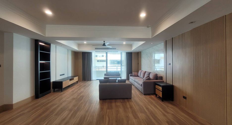 For rent 3 bedrooms condo in Watthana, Bangkok
