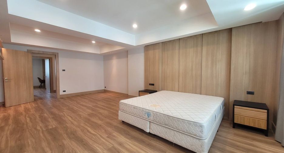 For rent 3 bedrooms condo in Watthana, Bangkok