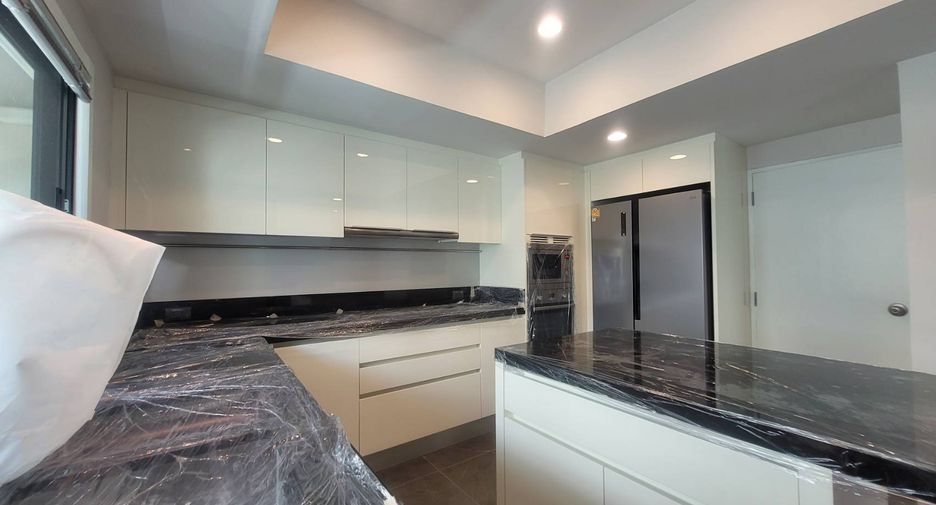 For rent 3 bedrooms condo in Watthana, Bangkok