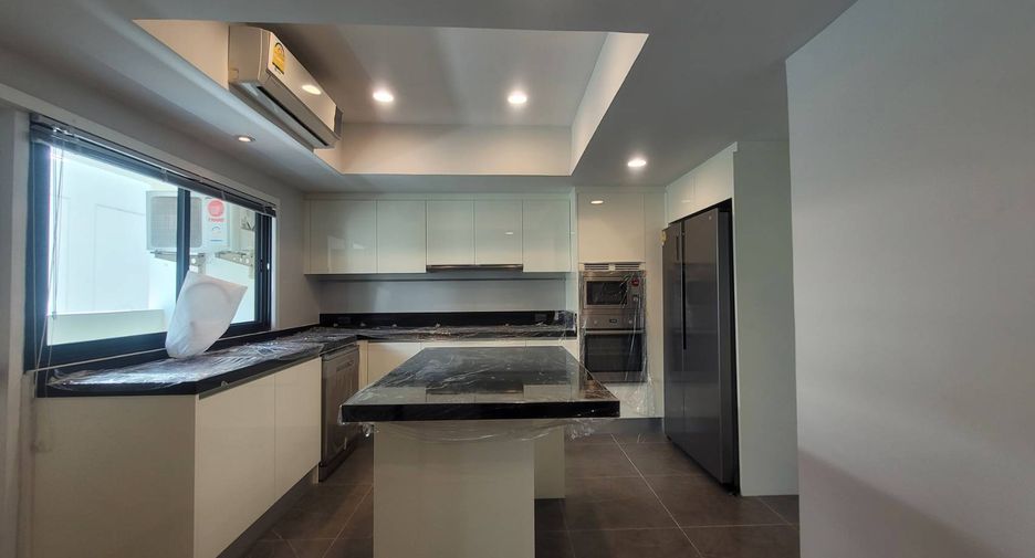 For rent 3 bedrooms condo in Watthana, Bangkok