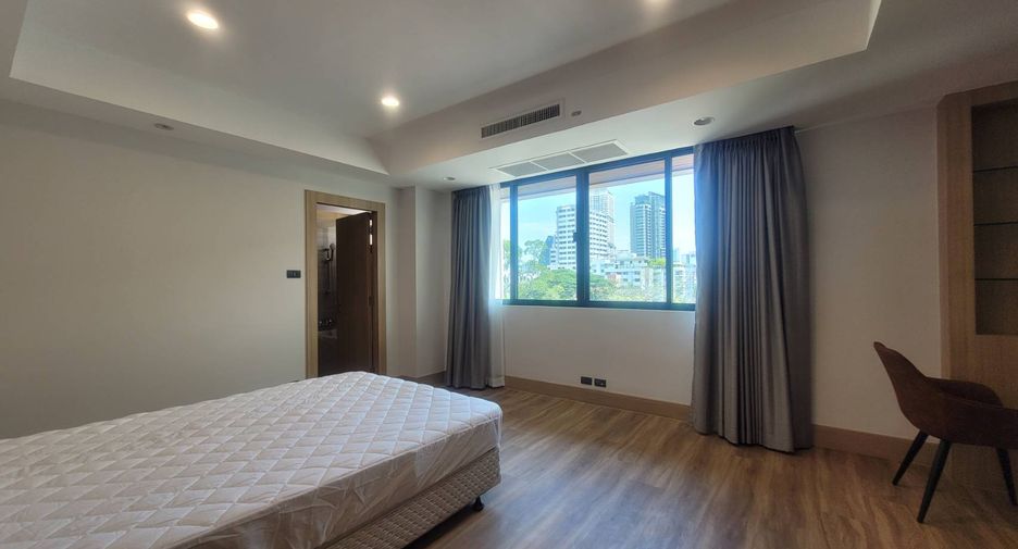 For rent 3 bedrooms condo in Watthana, Bangkok