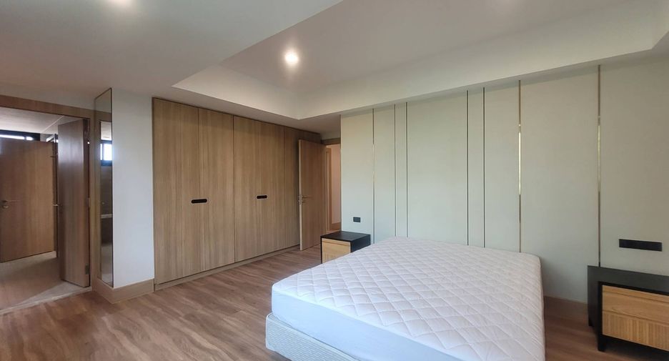 For rent 3 bedrooms condo in Watthana, Bangkok