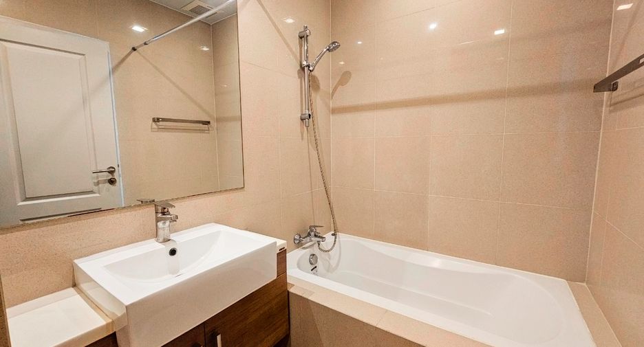 For rent 1 bed condo in Khlong Toei, Bangkok