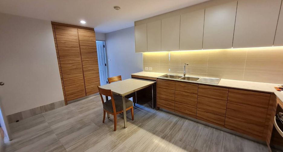 Condo en alquiler de 4 habitaciones en Yan Nawa, Bangkok