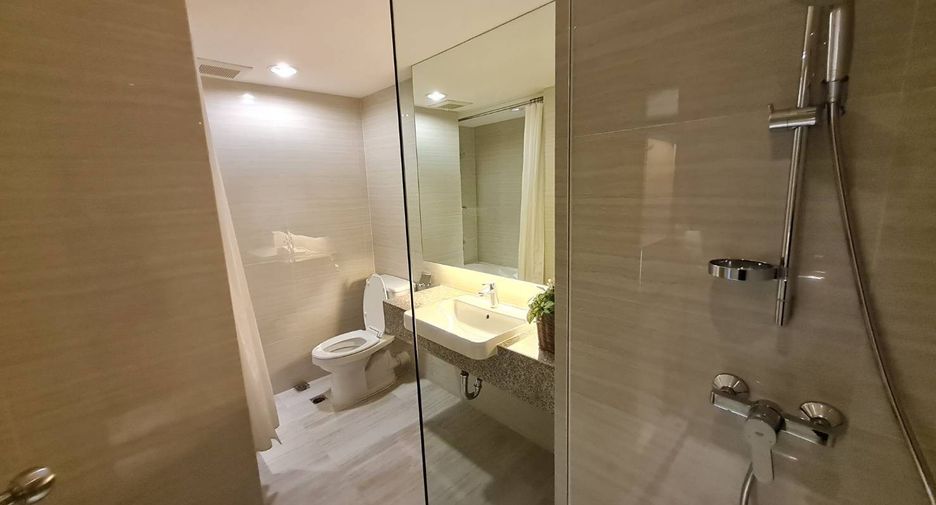 Condo en alquiler de 4 habitaciones en Yan Nawa, Bangkok