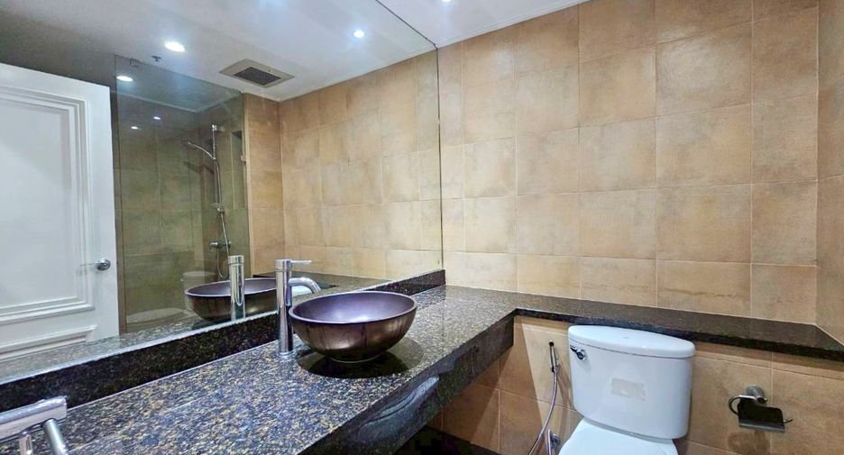 For rent 3 bedrooms condo in Watthana, Bangkok