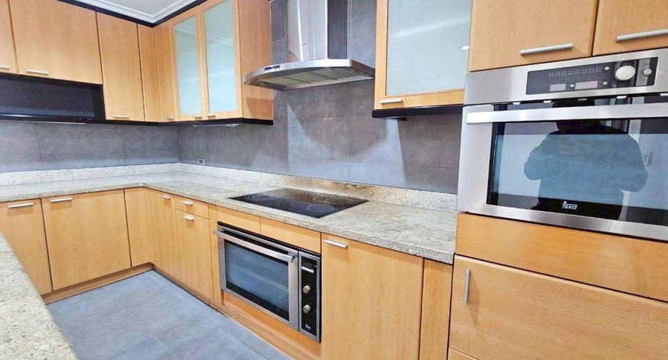 For rent 3 bedrooms condo in Watthana, Bangkok