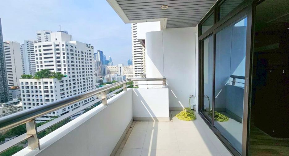 For rent 3 bedrooms condo in Watthana, Bangkok